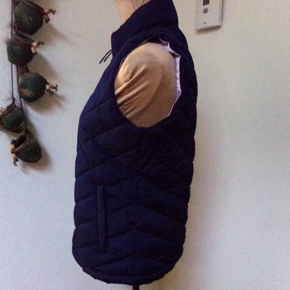 NWT Gap Puffer Vest in Navy Blue - Picture 3 of 4